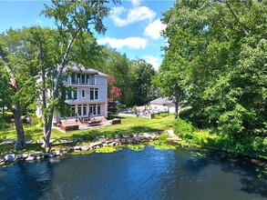 47 Woodside Ave in Westport, CT - Building Photo - Building Photo
