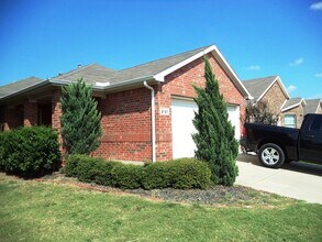 2121 Ingrid Ln in Fort Worth, TX - Building Photo - Building Photo