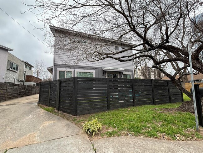 1013 Lambie St in Austin, TX - Building Photo - Building Photo