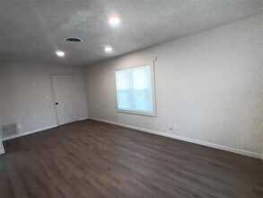 4000 SE 10th Pl in Del City, OK - Building Photo - Building Photo