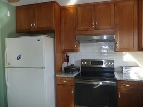111 Rolling Meadows Rd in Middletown, NY - Foto de edificio - Building Photo