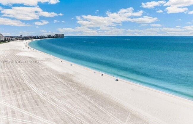 180 Seaview Ct in Marco Island, FL - Building Photo - Building Photo