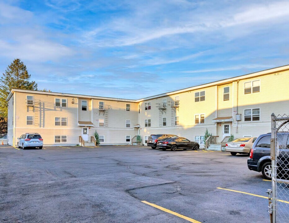 63 Hargraves St in Fall River, MA - Building Photo