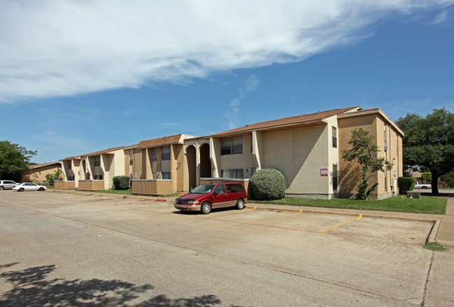 Harlee Apartments in Garland, TX - Building Photo - Building Photo