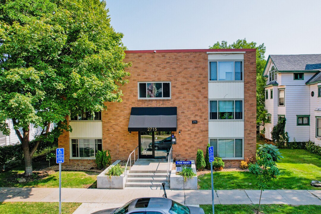 2715 dupont ave S. in Minneapolis, MN - Building Photo