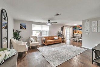 12447 Mondragon Dr in Tampa, FL - Building Photo - Building Photo