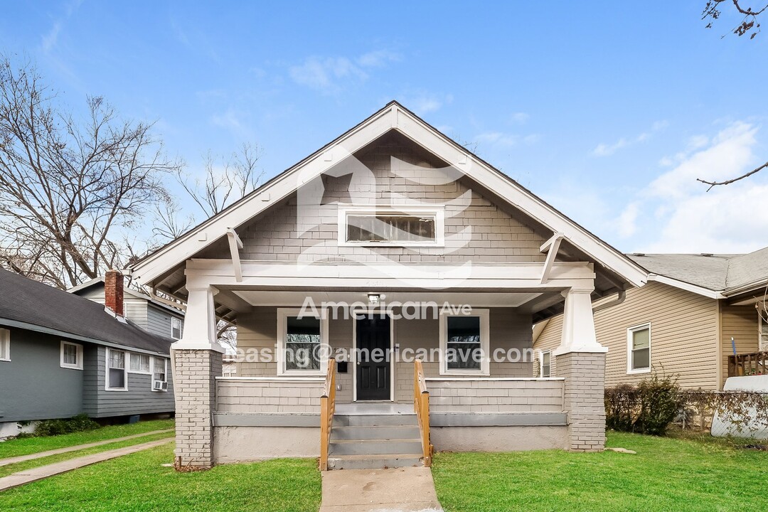 5840 Park Ave in Kansas City, MO - Building Photo