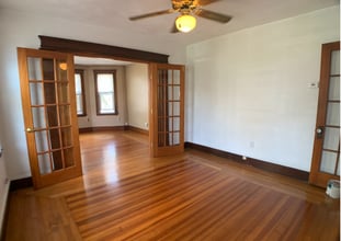 16 Montgomery St, Unit 2 in Cambridge, MA - Building Photo - Building Photo