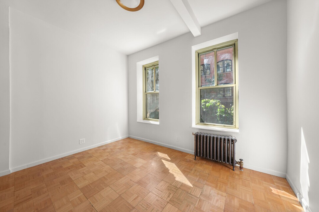 316 Mott St in New York, NY - Building Photo