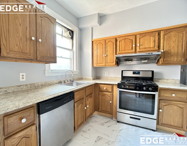 24 Leamington Rd in Boston, MA - Foto de edificio - Building Photo