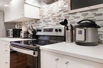 222 15th Ave, Unit #B in Seattle, WA - Foto de edificio - Building Photo