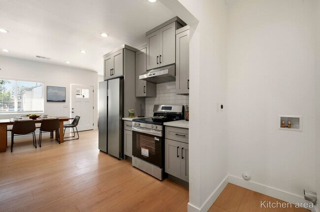 1409 W 7th St in Santa Ana, CA - Building Photo - Building Photo