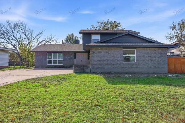 737 Willow St in Hurst, TX - Building Photo - Building Photo