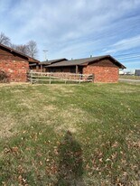 2167 E Cherry St in Springfield, MO - Building Photo