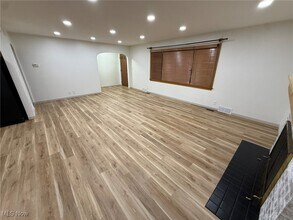 230 E 21st St in Dover, OH - Building Photo - Building Photo