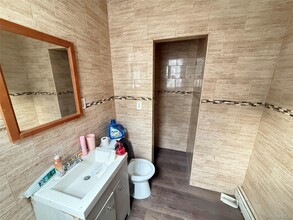 211-57 Jamaica Ave in Queens, NY - Building Photo - Building Photo