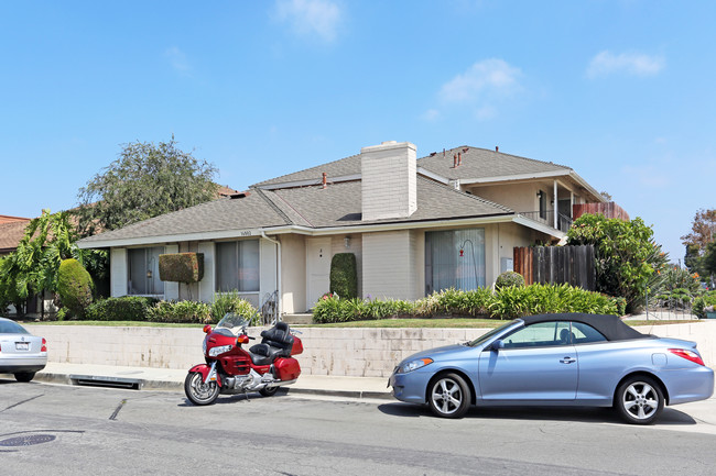 16802 Bardon Ln in Huntington Beach, CA - Building Photo - Building Photo