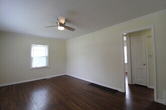 5010 Juniper Dr in Roeland Park, KS - Building Photo - Building Photo