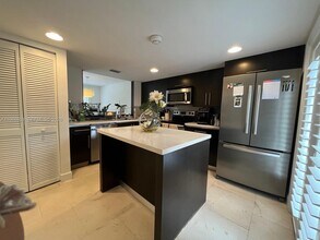 5570 SW 70th Pl S in Miami, FL - Foto de edificio - Building Photo