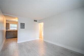465 NE 59th St in Miami, FL - Building Photo - Building Photo