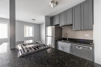 656 W Grace St, Unit 2 in Chicago, IL - Foto de edificio - Building Photo