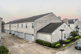 Marlborough Square Townhomes in Houston, TX - Building Photo - Building Photo