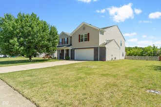 1135 Highland Lake Way in Brownsburg, IN - Building Photo - Building Photo