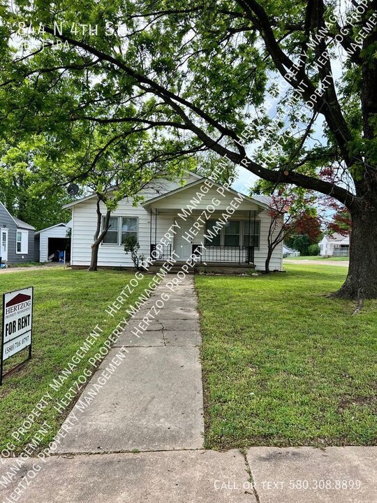 844 N 4th St in Ponca City, OK - Building Photo