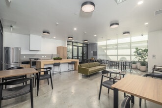 The Iris in Los Angeles, CA - Foto de edificio - Interior Photo