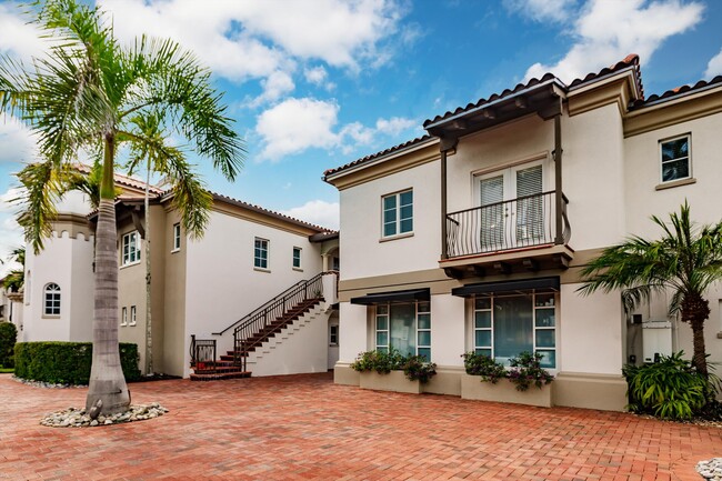 3150 Village Walk Cir, Unit 200 in Naples, FL - Building Photo - Building Photo