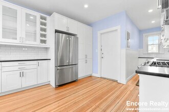 87 Browne St, Unit 1 in Brookline, MA - Foto de edificio - Building Photo