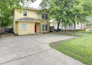 1702 Singleton Ave in Austin, TX - Foto de edificio - Building Photo