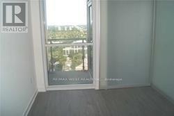 1 Yorkville Ave in Toronto, ON - Building Photo - Building Photo