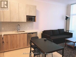 25 Water Walk Dr in Markham, ON - Building Photo - Building Photo