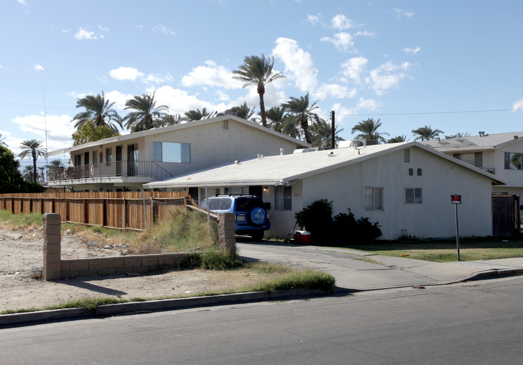 82269 Valencia Ave in Indio, CA - Foto de edificio