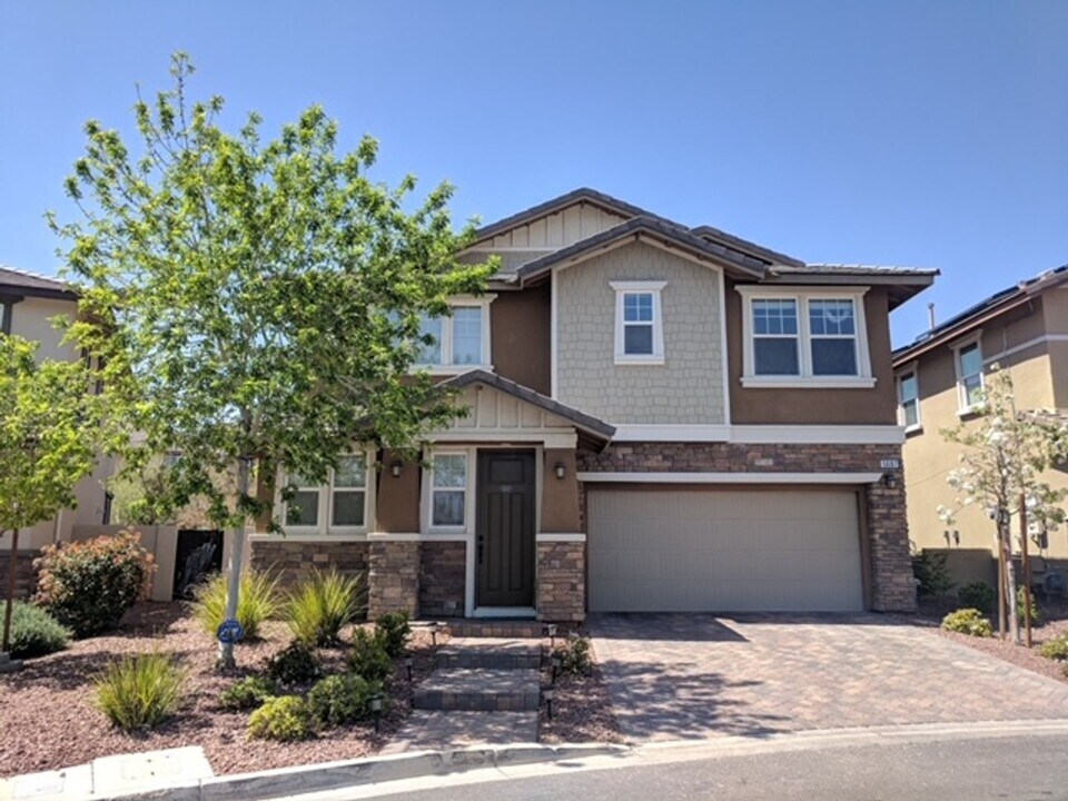 5687 Spanish Valor Rd in Las Vegas, NV - Building Photo