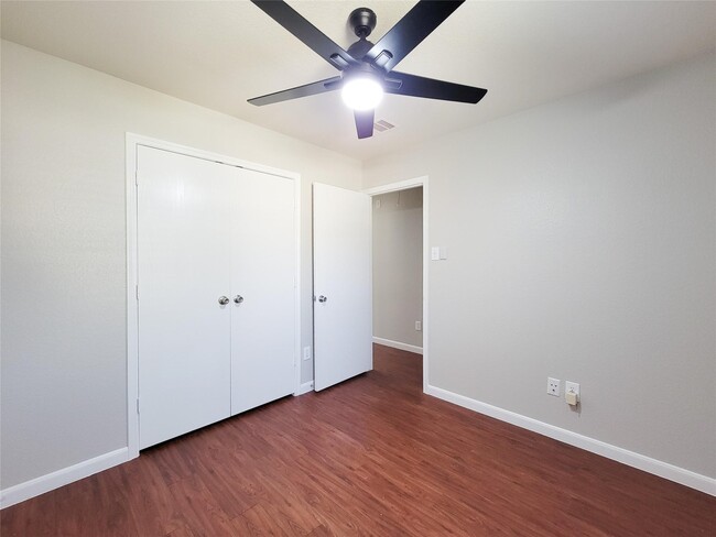 2911 Rustling Chestnut St