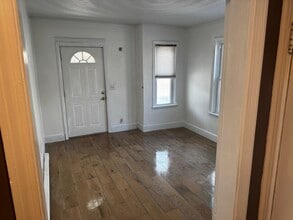 292 Elm St, Unit 292 elm st Unit 1 in North Attleboro, MA - Foto de edificio - Building Photo