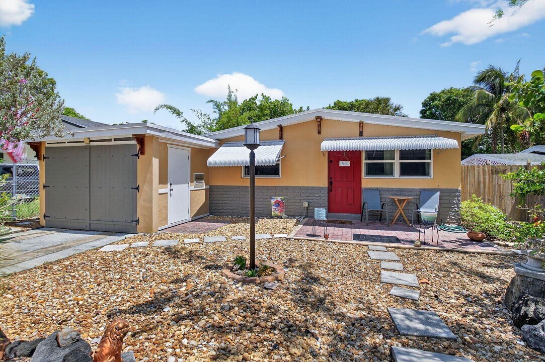 325 Jeffery St in Boca Raton, FL - Building Photo