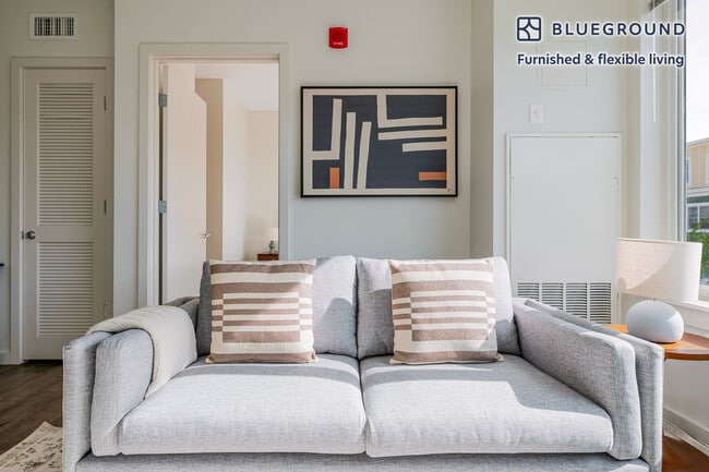 240 Sidney St in Cambridge, MA - Foto de edificio - Building Photo