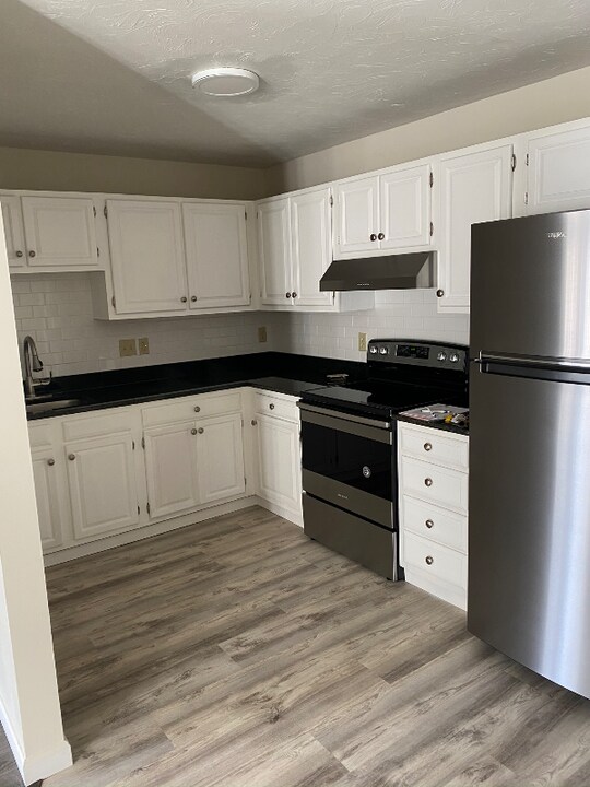 310 Thompson Rd in Webster, MA - Building Photo