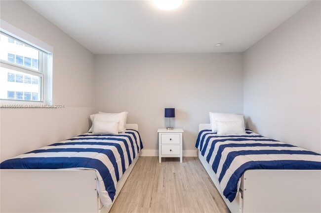 4925 Collins Ave, Unit 3f in Miami, FL - Foto de edificio - Building Photo