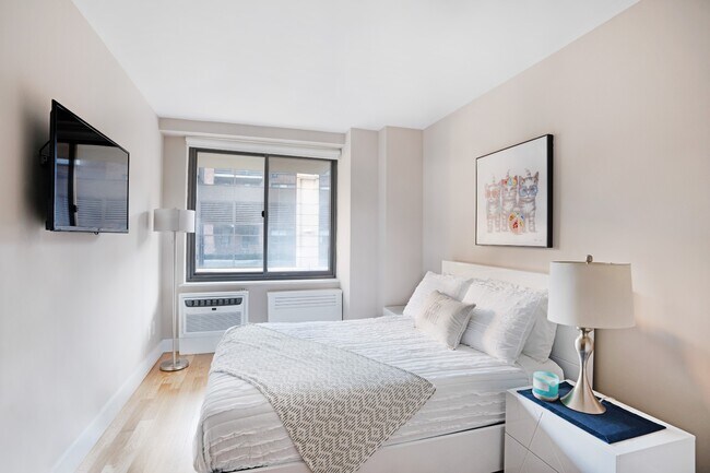 792 Columbus Ave in New York, NY - Building Photo - Building Photo