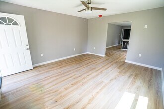 3118 Memel St in Houston, TX - Foto de edificio - Building Photo