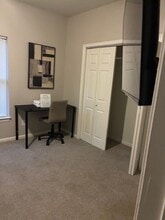 2125 Hollywood Dr NW in Atlanta, GA - Foto de edificio - Building Photo