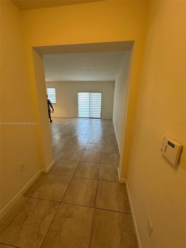 10630 NW 88th St in Doral, FL - Building Photo - Building Photo