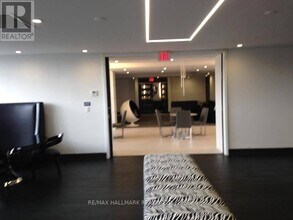 9471 Yonge St in Richmond Hill, ON - Building Photo - Building Photo