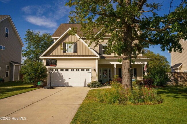 property at 562 W Craftsman Wy