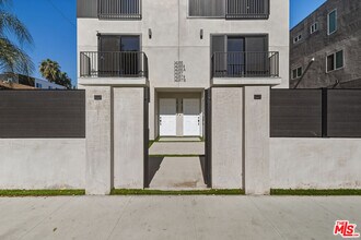 14165 Erwin St in Los Angeles, CA - Foto de edificio - Building Photo
