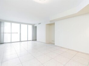 6767 Collins Ave, Unit 1907 in Miami, FL - Building Photo - Building Photo